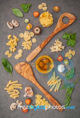 Italian Foods Concept And Menu Design.various Kind Of Pasta With… Stock Photo