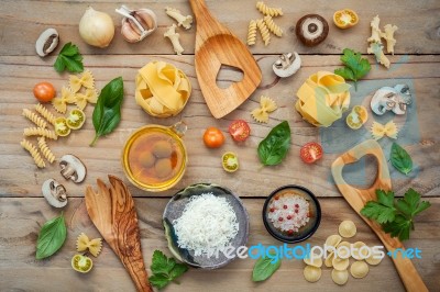 Italian Foods Concept And Menu Design.various Kind Of Pasta With… Stock Photo