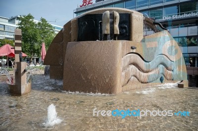 J Schmettan's Globe Fountain In Berlin Stock Photo