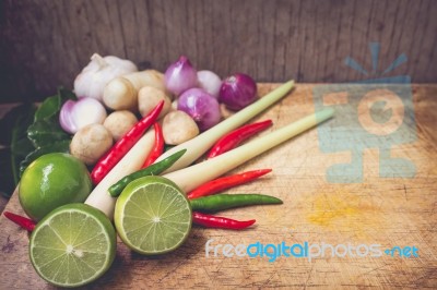 Kaffir Lime Leaf, Lemon, Lemongrass, Galangal, Chili, Onions And… Stock Photo