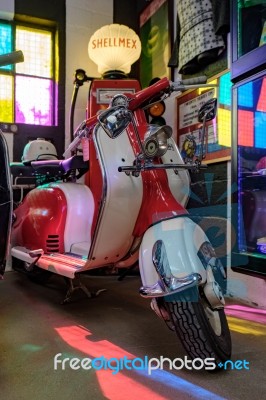 Lambretta 150 Scooter In The Motor Museum At Bourton-on-the-wate… Stock Photo