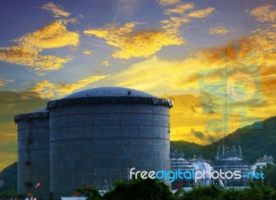 Landscape Of Construction Site Oil Storage Tank In Refinery Petr… Stock Photo