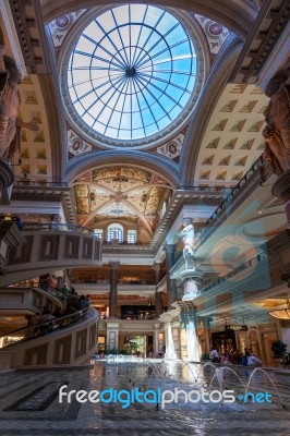 Las Vegas, Nevada/usa - August 2 : Forum Shopping Mall In Las Ve… Stock Photo