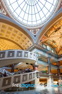 Las Vegas, Nevada/usa - August 2 : Forum Shopping Mall In Las Ve… Stock Photo