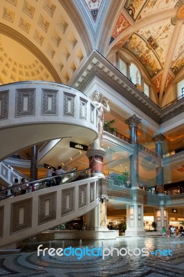 Las Vegas, Nevada/usa - August 2 : Forum Shopping Mall In Las Ve… Stock Photo