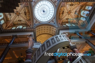 Las Vegas, Nevada/usa - August 2 : Forum Shopping Mall In Las Ve… Stock Photo