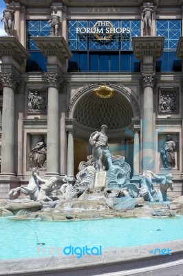 Las Vegas, Nevada/usa - August 2 : Statues Outside The Forum Sho… Stock Photo