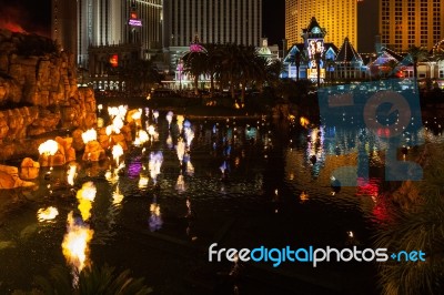 Las Vegas, Nevada/usa - August 3 : Volcanic Flames At The Mirage… Stock Photo