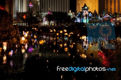 Las Vegas, Nevada/usa - August 3 : Volcanic Flames At The Mirage… Stock Photo