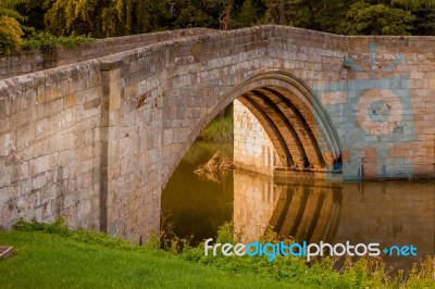 Lesbury Northumberland/uk - August 14 : The Old Mill Bridge At L… Stock Photo