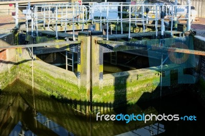 Lock Gates At Oulton Broad In Oulton Stock Photo