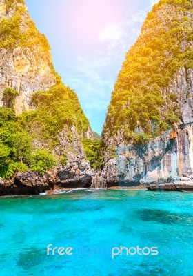 Loh Sa Ma Bay The Entrance To Maya Bay Phi Phi Islands Andaman S… Stock Photo