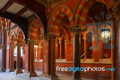 London - December 20 : Old Fashioned Lamps  At St Pancras Intern… Stock Photo