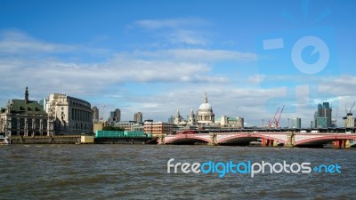 London - July 27 : Buildings On The North Bank Of The River Tham… Stock Photo