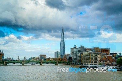 London - July 27 : Buildings On The South Bank Of The River Tham… Stock Photo