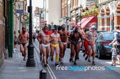 London - July 27 : Friends Jogging Through The Streets Of London… Stock Photo