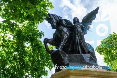 London - July 30 : The Royal Artillery Boer War Memorial In Lond… Stock Photo