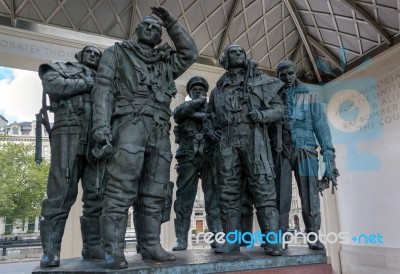 London - November 3 : Philip Jackson's Sculpture Commemorating R… Stock Photo