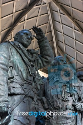 London - November 3 : Philip Jackson's Sculpture Commemorating R… Stock Photo