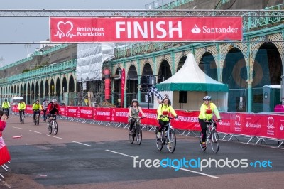 London To Brigton Cycle Ride To Raise Money For The British Hear… Stock Photo