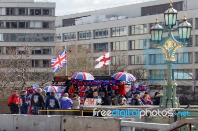 London/uk - March 21 : Popular Souvenir Shop On Westminster Brid… Stock Photo