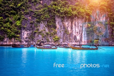 Long Boat And Blue Water At Maya Bay In Phi Phi Island, Krabi Thailand Stock Photo