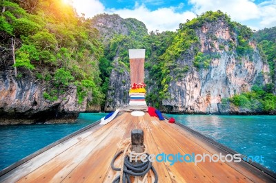 Long Boat And Blue Water At Maya Bay In Phi Phi Island, Krabi Thailand Stock Photo