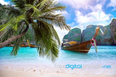 Long Boat And Blue Water At Maya Bay In Phi Phi Island, Krabi Thailand Stock Photo