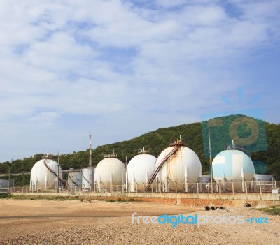 Lpg Gas Tank Storage In Petrochemical Heavy Industry Estate Use Stock Photo