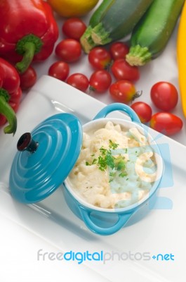 Mac And Cheese On A Blue Little Clay Pot Stock Photo