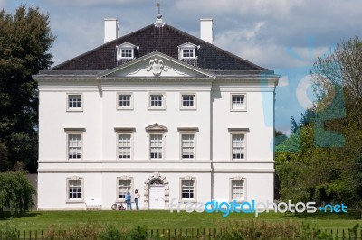 Magnificent House On The Banks Of The River Thames Stock Photo