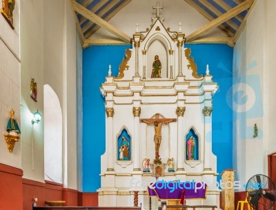 Main Altar In San Roque Church In Cartagena, Colombia Stock Photo