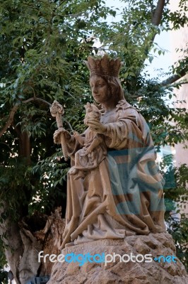 Malaga, Andalucia/spain - July 5 : Statue Of Queen And Baby In T… Stock Photo