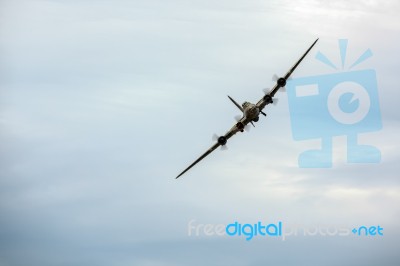 Memphis Belle Boeing B 17 Bomber Flying Over Shoreham Airfield Stock Photo