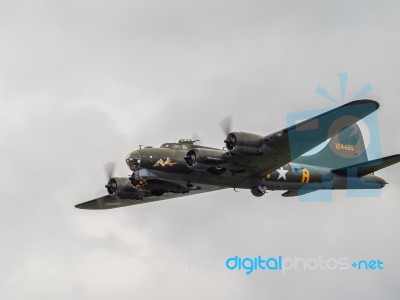 Memphis Belle Boeing B 17 Sally B Bomber Flying Over Biggin Hill… Stock Photo