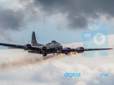 Memphis Belle Boeing B 17 Sally B Bomber Flying Over Biggin Hill… Stock Photo