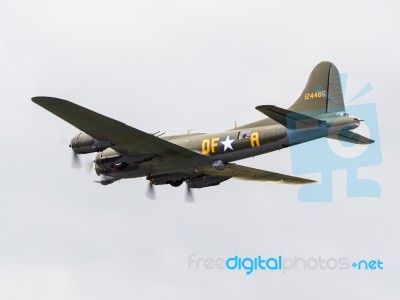 Memphis Belle Boeing B 17 Sally B Bomber Flying Over Biggin Hill… Stock Photo