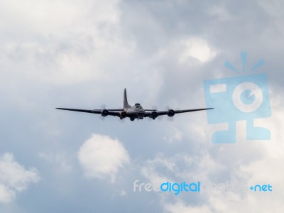 Memphis Belle Boeing B 17 Sally B Bomber Flying Over Biggin Hill… Stock Photo