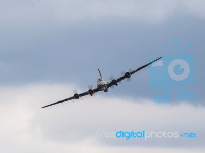 Memphis Belle Boeing B 17 Sally B Bomber Flying Over Biggin Hill… Stock Photo