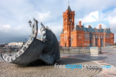 Merchant Seafarers' War Memorial In Cardiff Bay Stock Photo