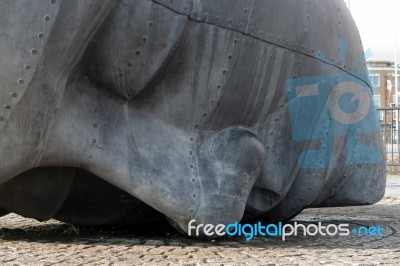 Merchant Seafarers' War Memorial In Cardiff Bay Stock Photo