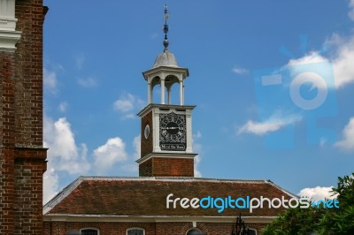 Mind The Time Clock At A School In Matfield Kent Stock Photo