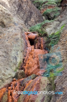 Minerals From An Outflow At Alum Bay Staining The Cliff Face Stock Photo