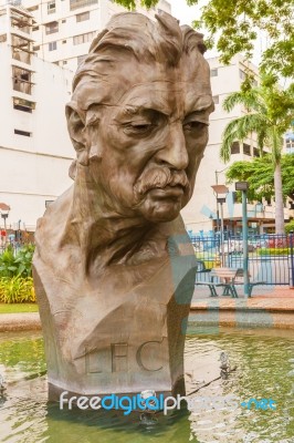 : Monument Of Leon Febre Cordero Ribadeneyra In Guayaquil, Ecuad… Stock Photo