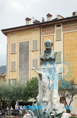 Monument To Gabriele Rosa In Sarnico Stock Photo