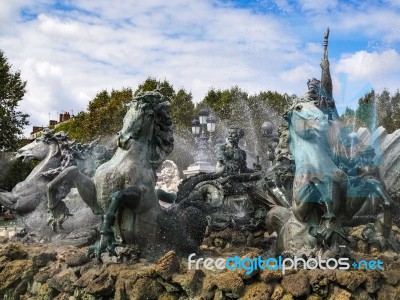 Monument To The Girondins In Place Des Quincones Bordeaux Stock Photo