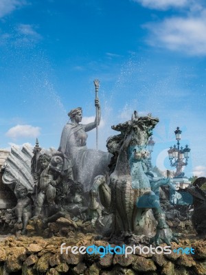 Monument To The Girondins In Place Des Quincones Bordeaux Stock Photo