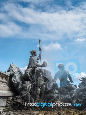 Monument To The Girondins In Place Des Quincones Bordeaux Stock Photo