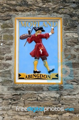 Morland Brewery Plaque Showing An Artist With His Palette On The… Stock Photo