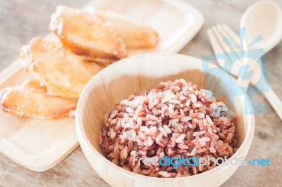 Multi Grains Berry Rice With Grilled Chicken Wings Stock Photo